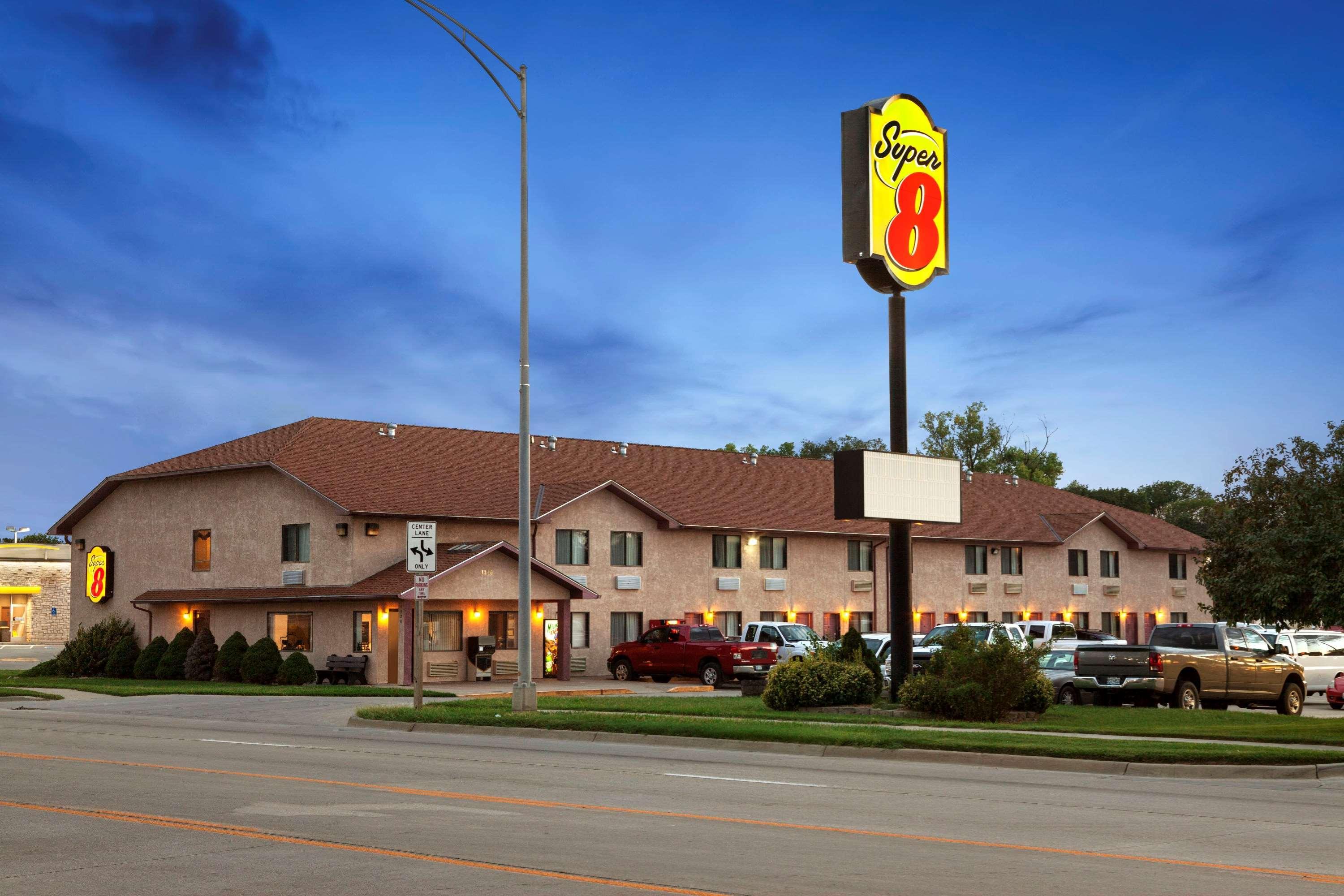 Super 8 By Wyndham Concordia Hotel Exterior photo